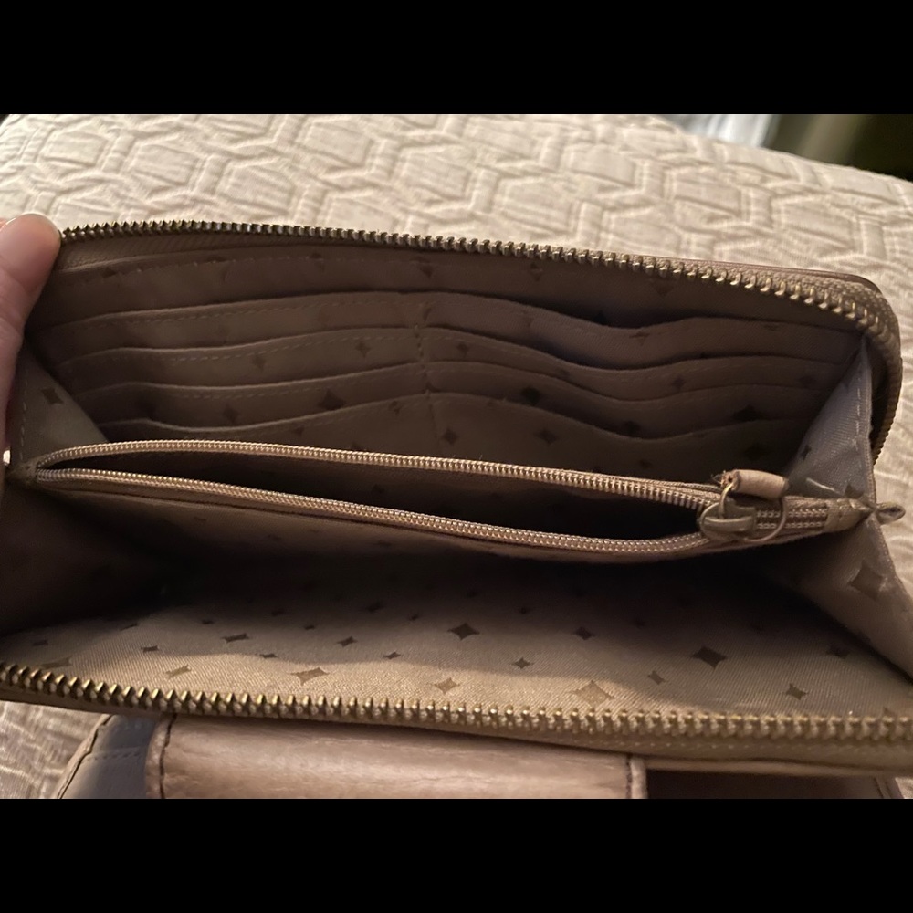 Lovely Fossil Wallet Neutral Metallic Gorgeous Color Pallet. - Picture 8 of 14